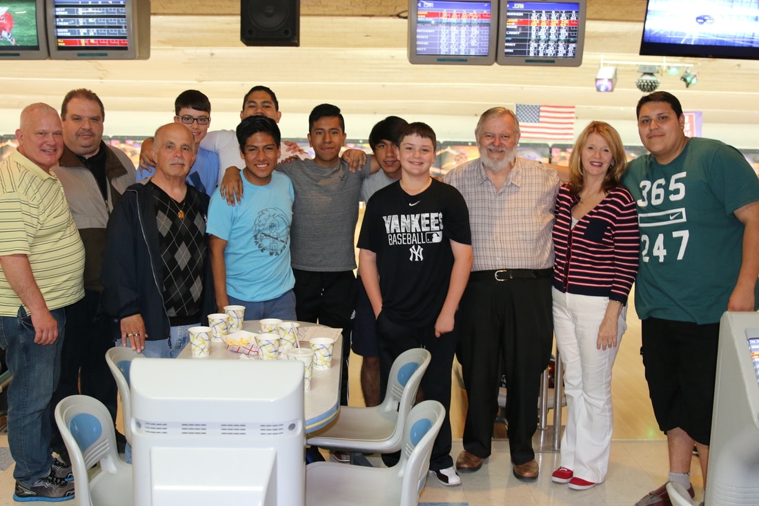 Peerleaders go bowling